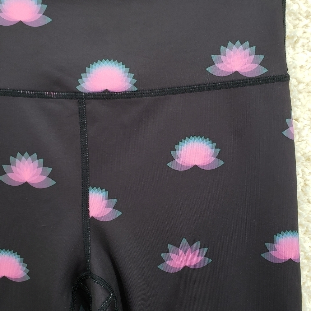 FP Movement Free People women US Small black leggings pink lotus flowers poly - Picture 2 of 11